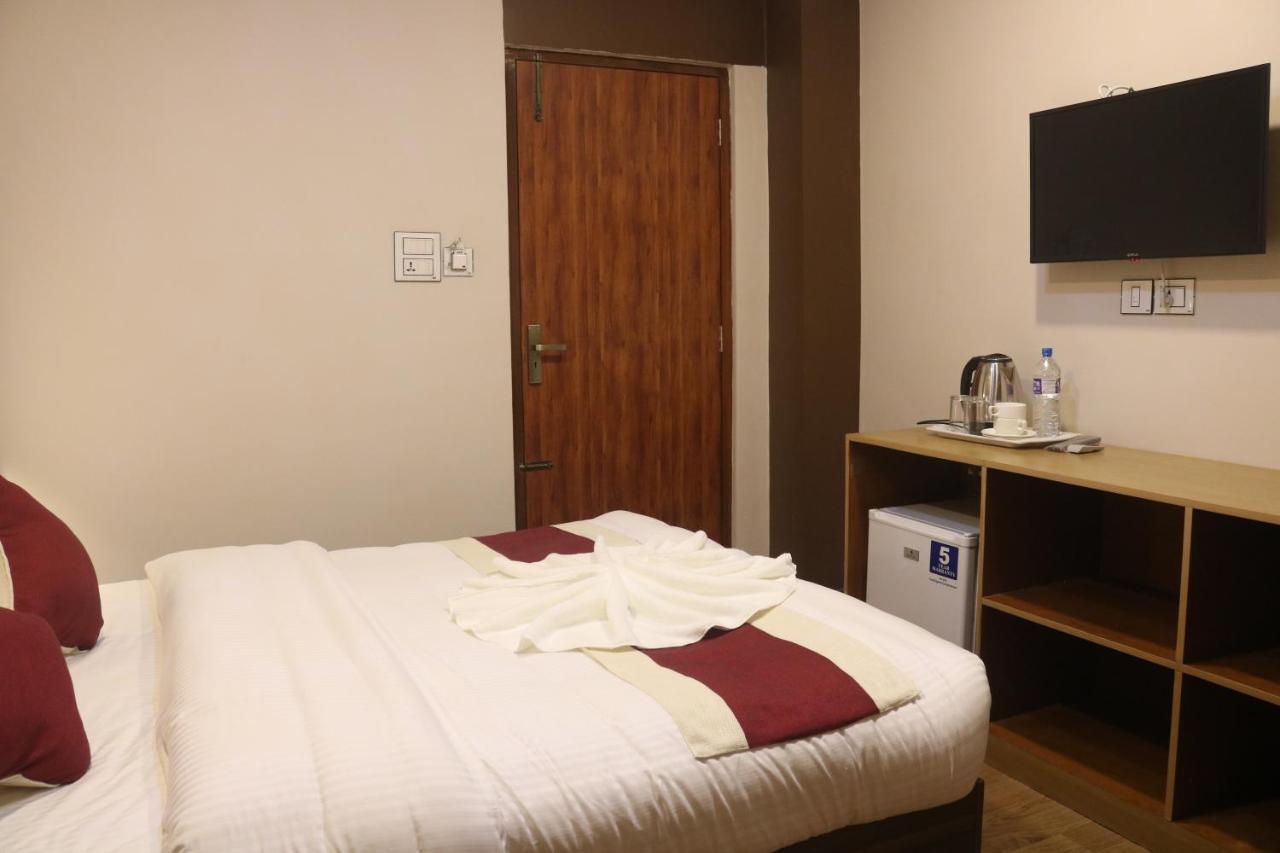 Hotel Family Ties Pvt. Ltd. Katmandou Extérieur photo