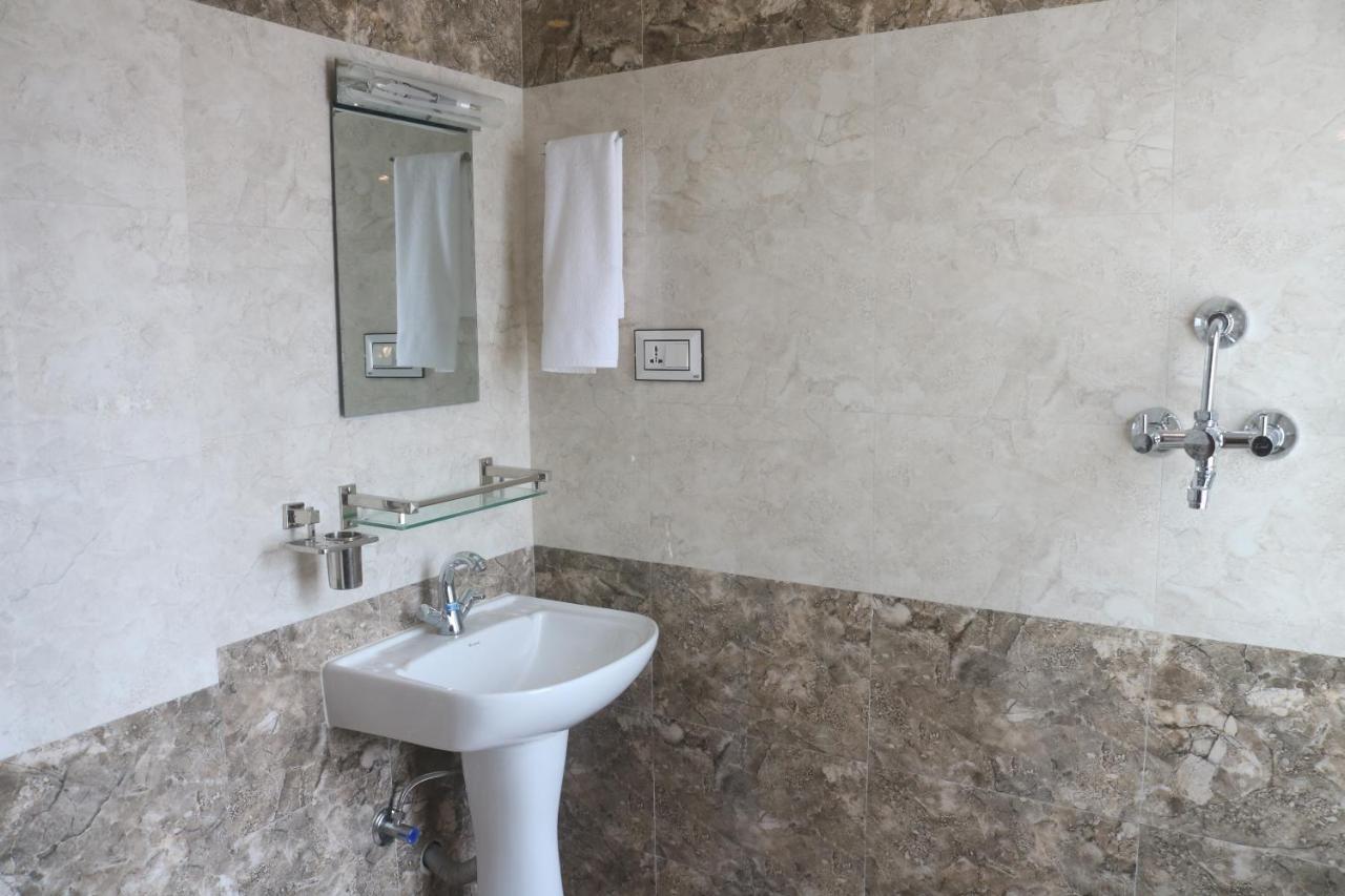Hotel Family Ties Pvt. Ltd. Katmandou Extérieur photo