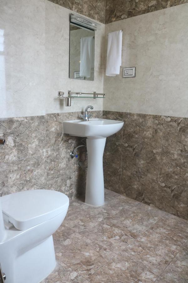 Hotel Family Ties Pvt. Ltd. Katmandou Extérieur photo
