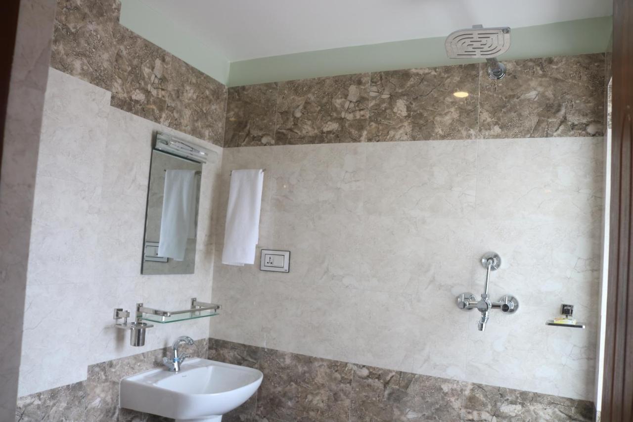 Hotel Family Ties Pvt. Ltd. Katmandou Extérieur photo