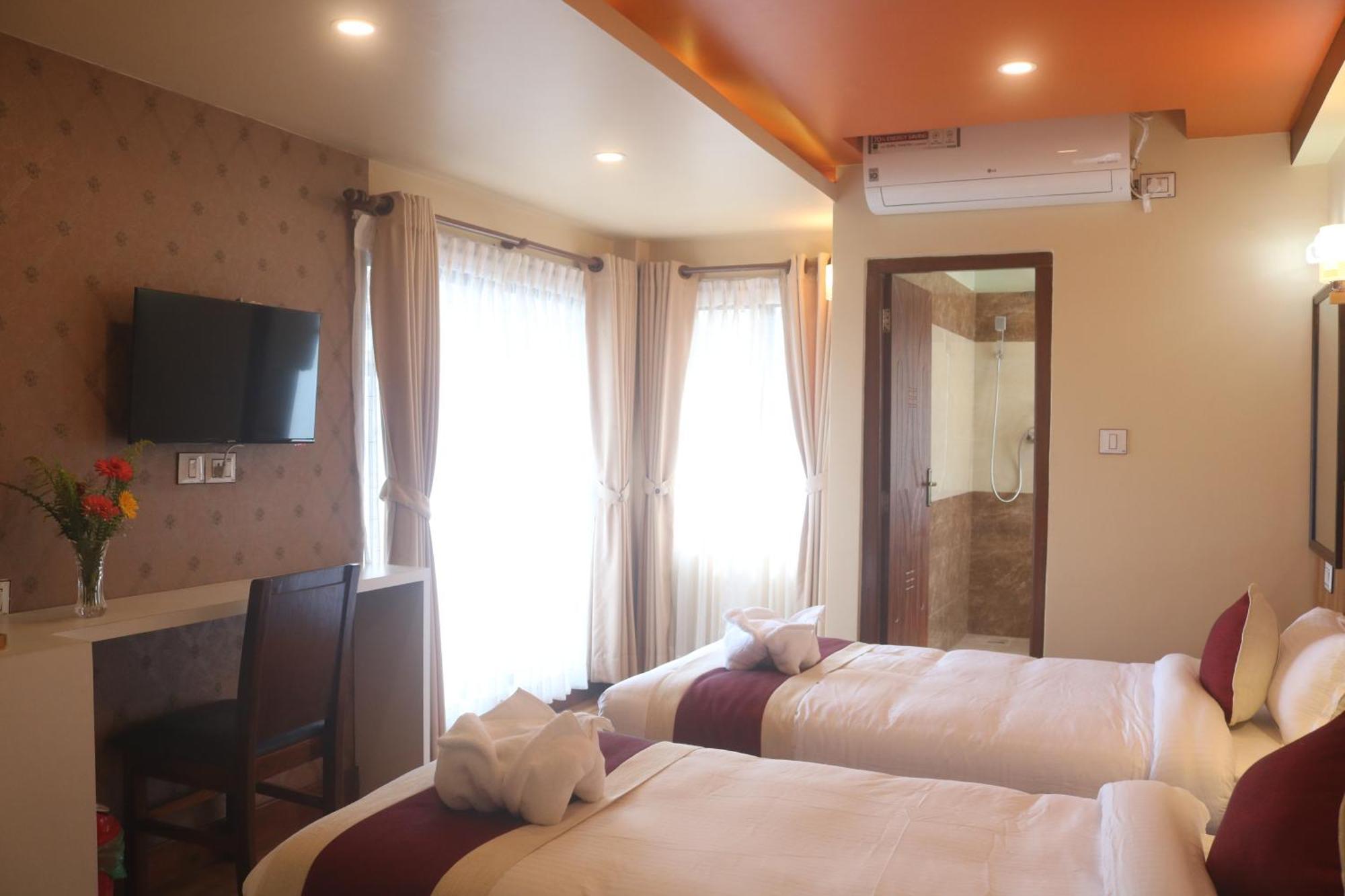 Hotel Family Ties Pvt. Ltd. Katmandou Extérieur photo